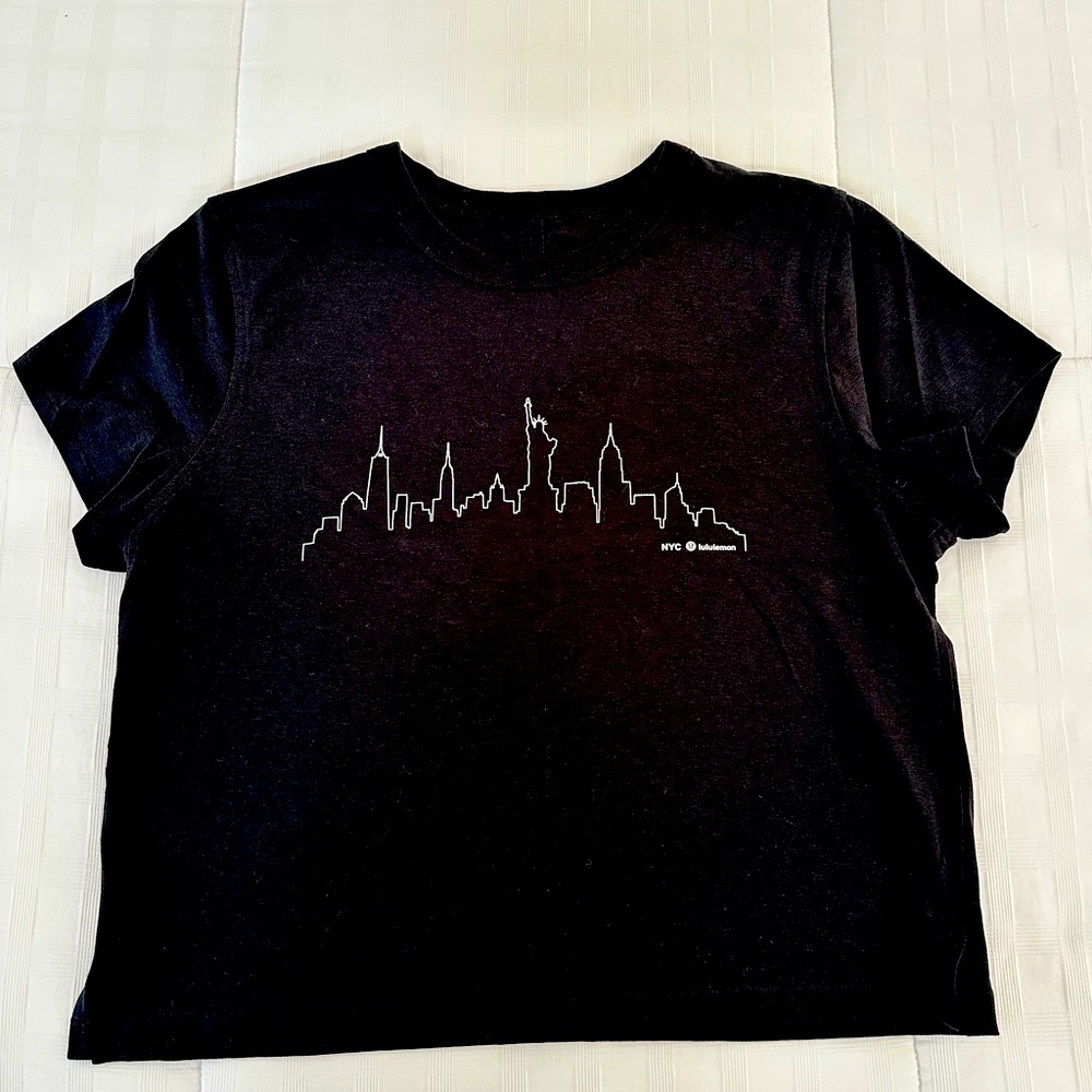 Lululemon cropped Tshirt